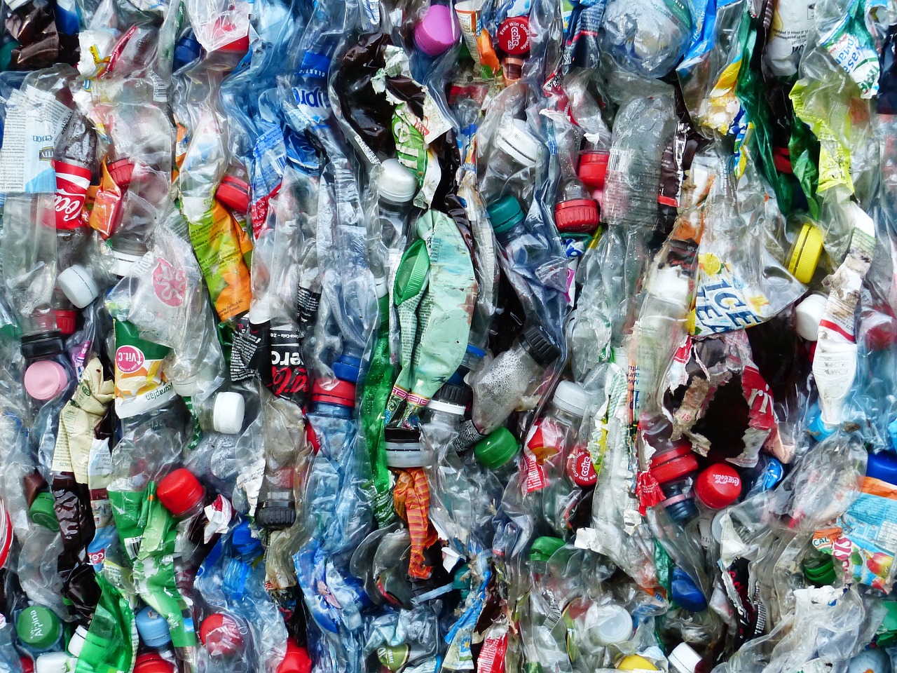 découvrez l'univers du plastique : ses types, applications et enjeux environnementaux. informez-vous sur les solutions durables et les innovations qui transforment ce matériau incontournable de notre quotidien.