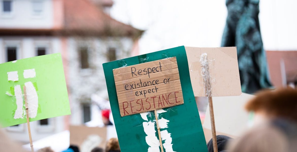 découvrez la portée et l'importance des droits environnementaux, qui protègent notre planète et garantissent un avenir durable pour les générations futures. informez-vous sur les législations, les mouvements écologiques et les actions pour la préservation de l'environnement.
