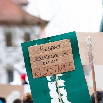 découvrez la portée et l'importance des droits environnementaux, qui protègent notre planète et garantissent un avenir durable pour les générations futures. informez-vous sur les législations, les mouvements écologiques et les actions pour la préservation de l'environnement.